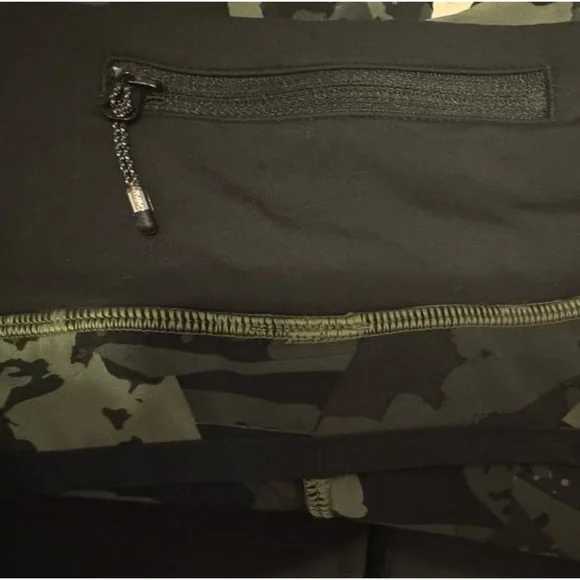 Lululemon Run Times Short (4-way Stretch)
Pop Cut Fatigue Green Black / Black - Picture 13 of 13